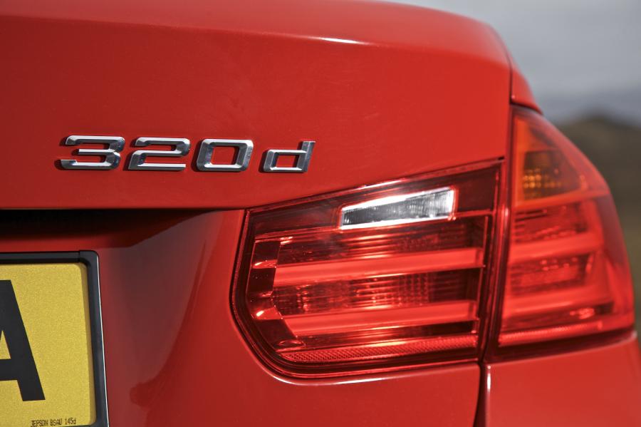  BMW 320d Sport 2012 года  (UK) (фото 8 из 28)